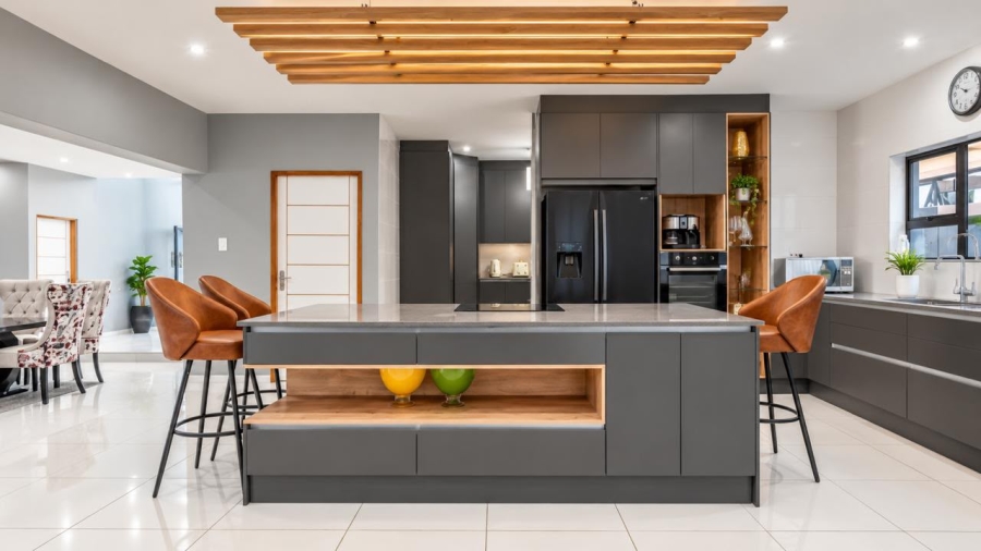 4 Bedroom Property for Sale in South Crest Gauteng