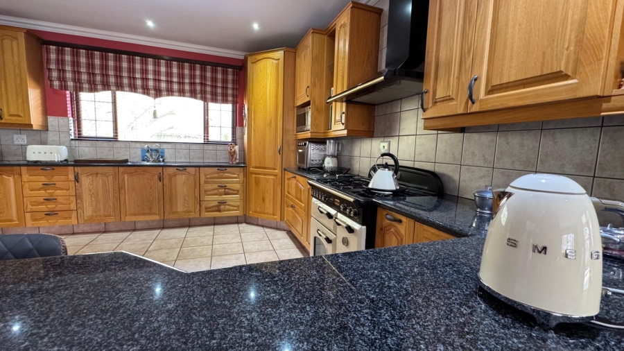 5 Bedroom Property for Sale in Irene View Estate Gauteng
