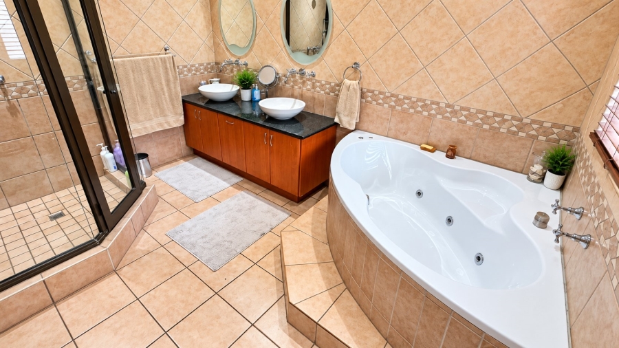 5 Bedroom Property for Sale in Irene View Estate Gauteng
