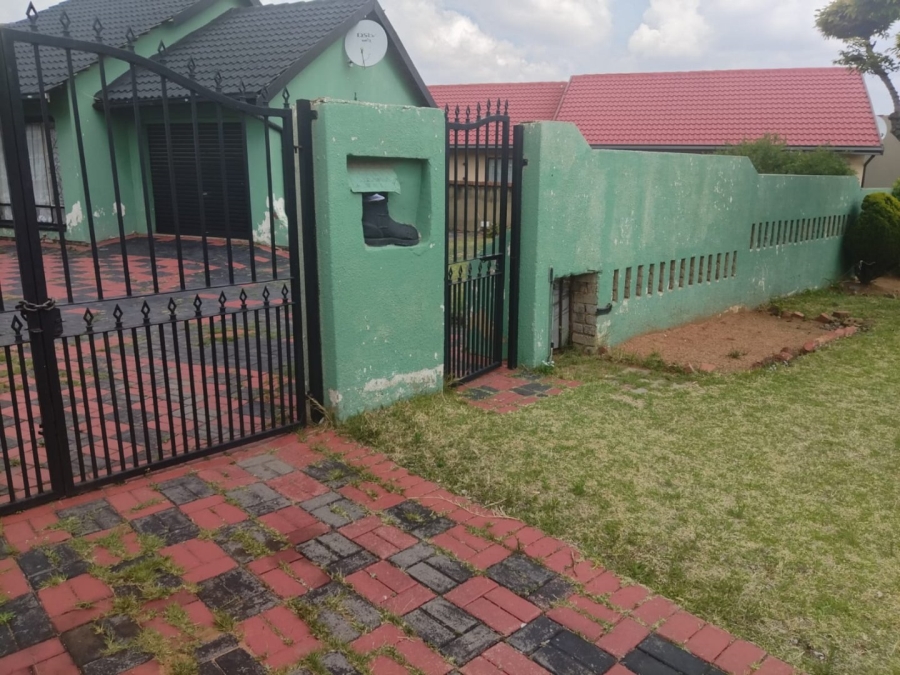 3 Bedroom Property for Sale in Diepkloof Gauteng