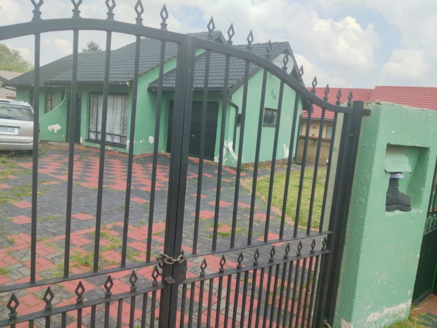3 Bedroom Property for Sale in Diepkloof Gauteng