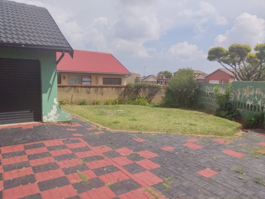 3 Bedroom Property for Sale in Diepkloof Gauteng