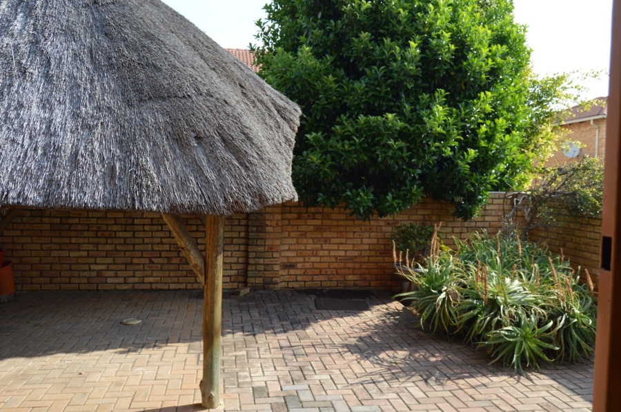 2 Bedroom Property for Sale in Strubensvallei Gauteng