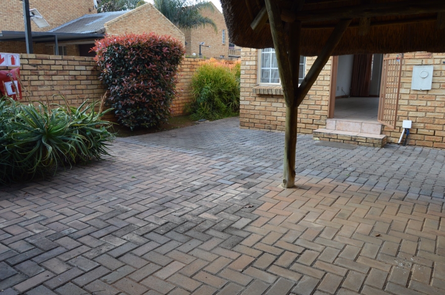 2 Bedroom Property for Sale in Strubensvallei Gauteng