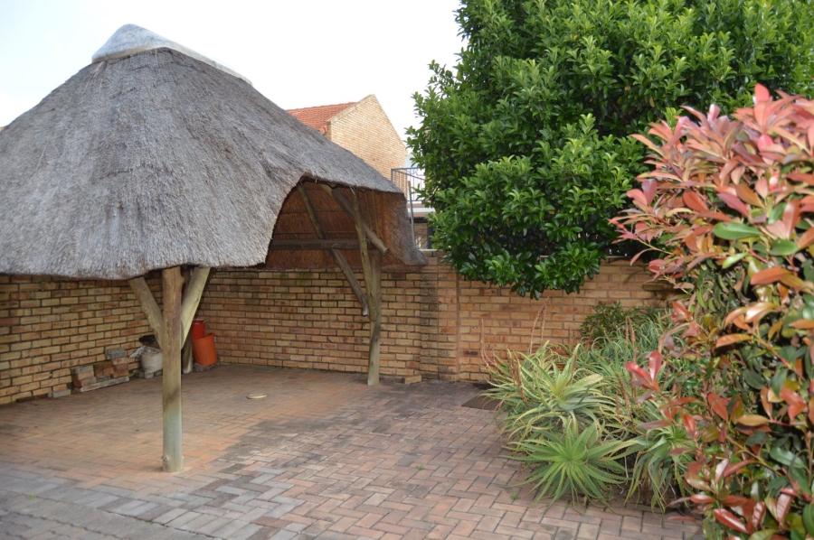2 Bedroom Property for Sale in Strubensvallei Gauteng