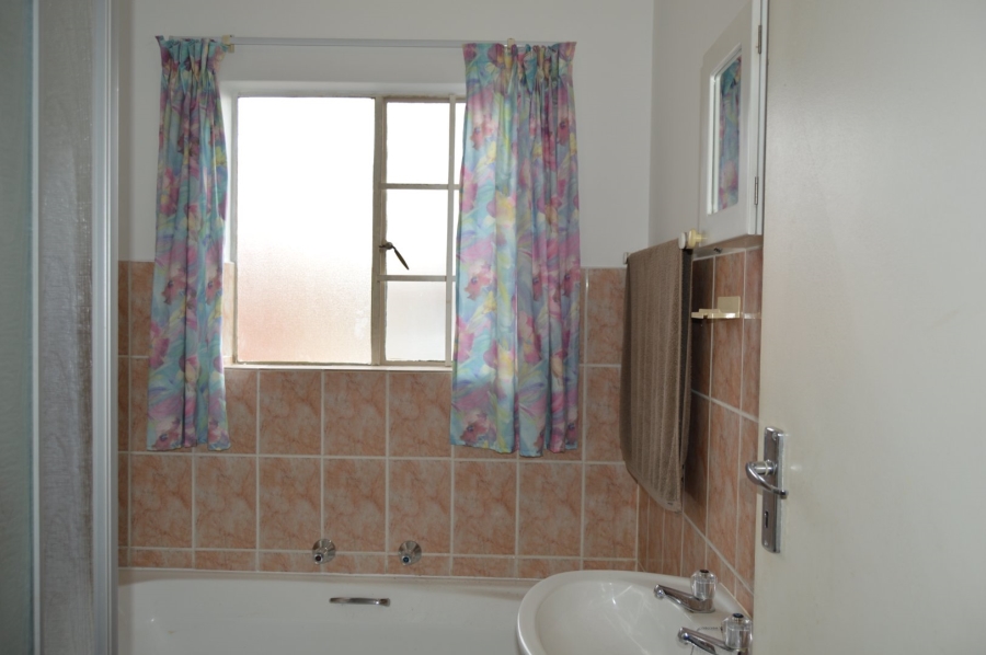 2 Bedroom Property for Sale in Strubensvallei Gauteng