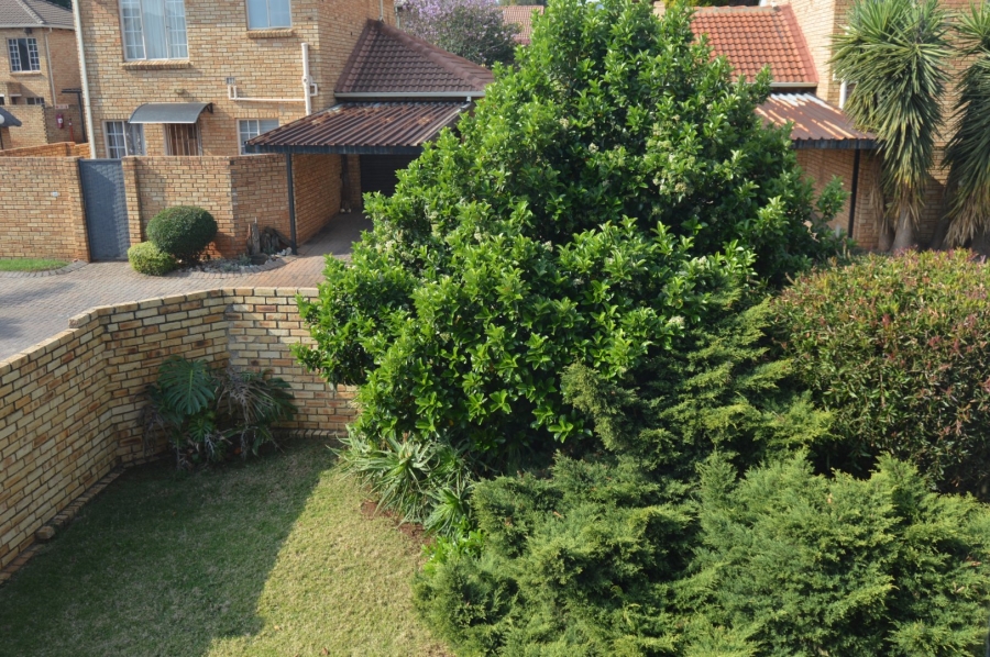 2 Bedroom Property for Sale in Strubensvallei Gauteng