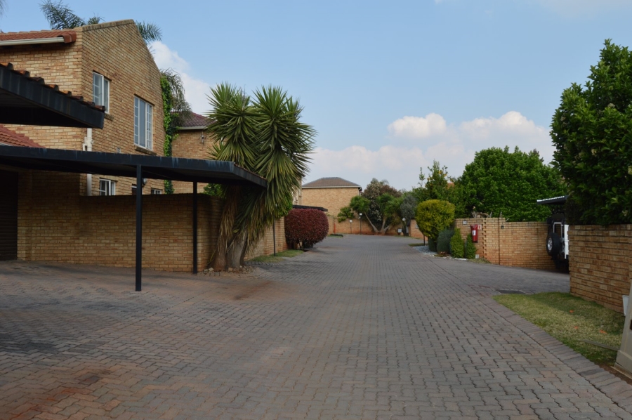 2 Bedroom Property for Sale in Strubensvallei Gauteng