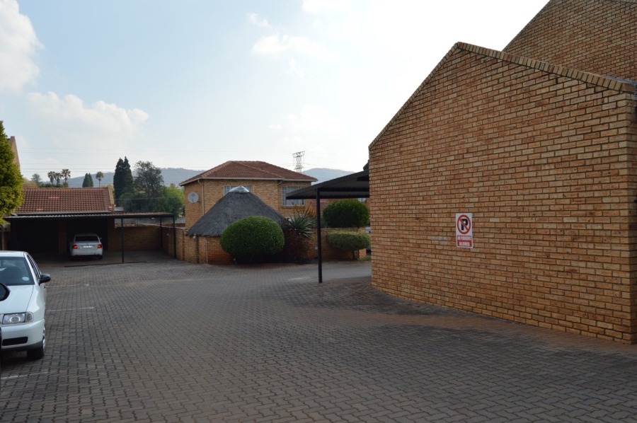 2 Bedroom Property for Sale in Strubensvallei Gauteng
