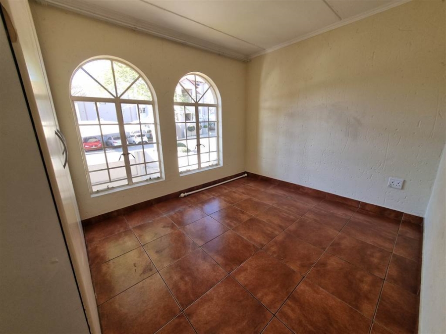 To Let 2 Bedroom Property for Rent in Noordwyk Gauteng