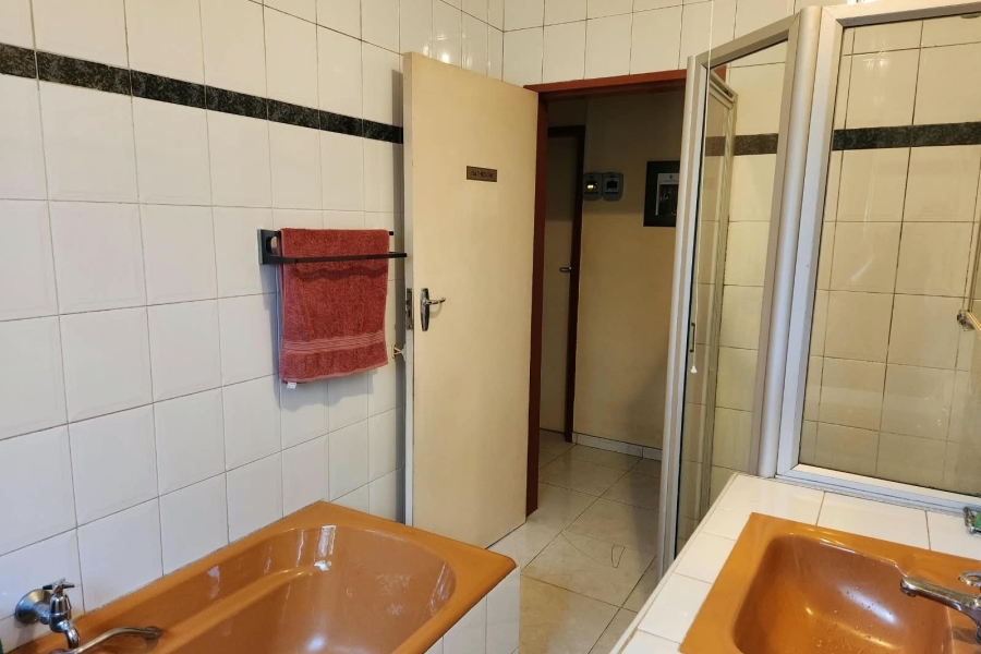1 Bedroom Property for Sale in Morningside Manor Gauteng