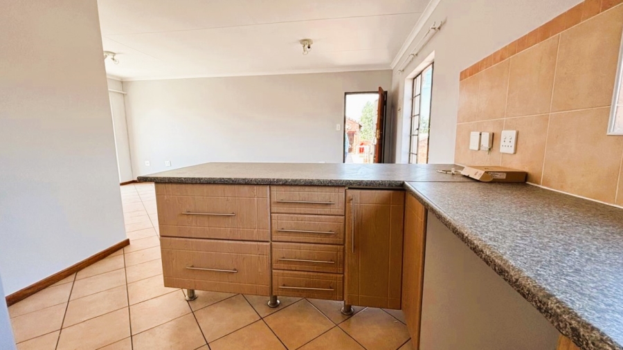 To Let 2 Bedroom Property for Rent in Eco Park Gauteng