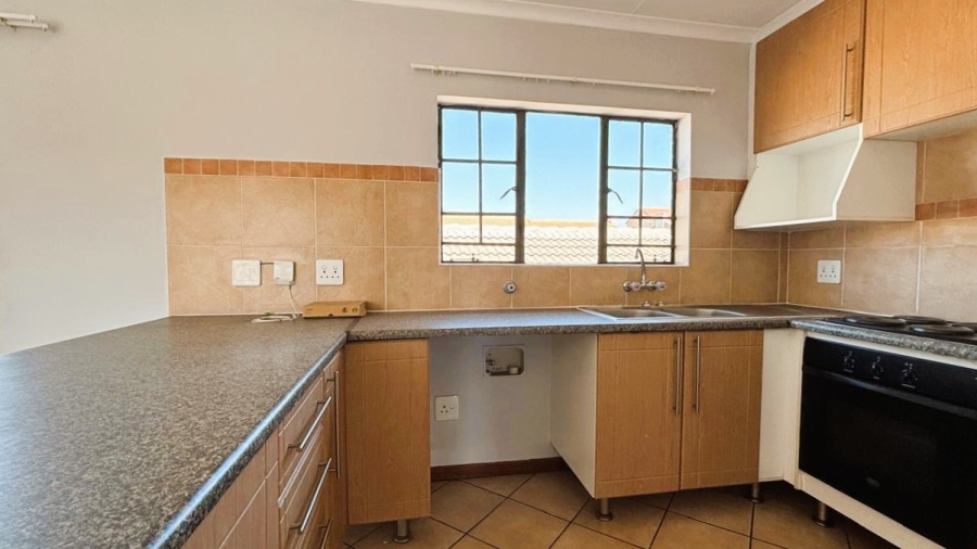 To Let 2 Bedroom Property for Rent in Eco Park Gauteng