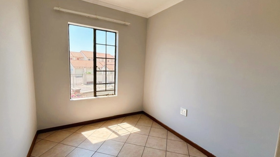 To Let 2 Bedroom Property for Rent in Eco Park Gauteng