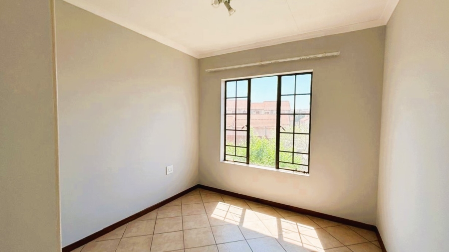 To Let 2 Bedroom Property for Rent in Eco Park Gauteng