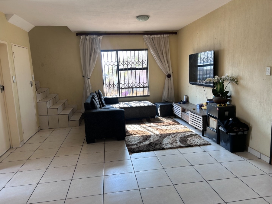 To Let 3 Bedroom Property for Rent in Blue Hills Gauteng