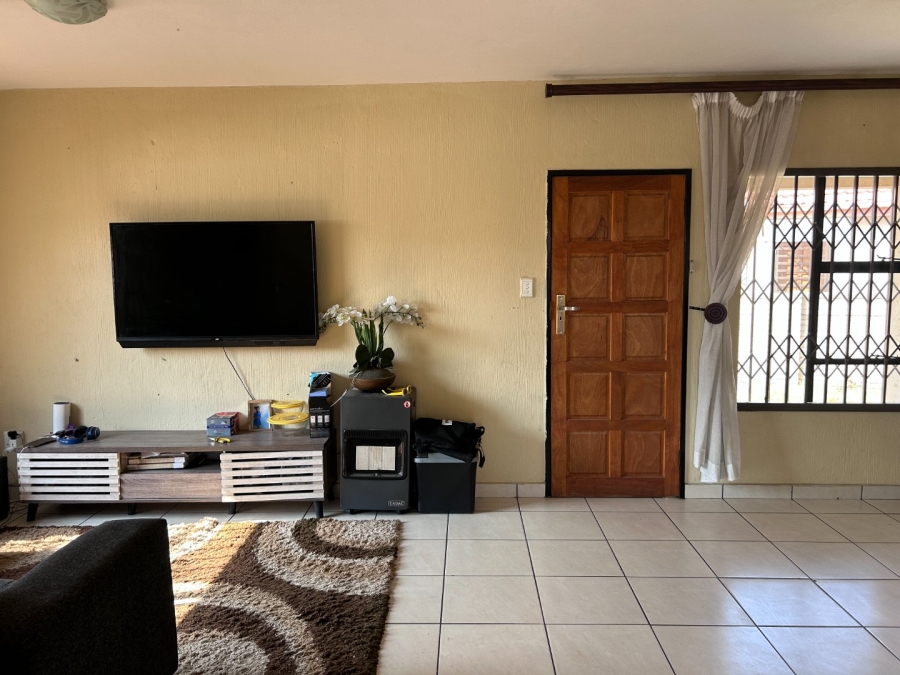 To Let 3 Bedroom Property for Rent in Blue Hills Gauteng