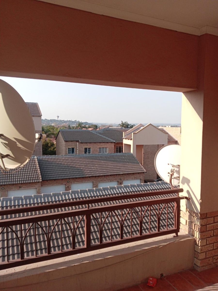 2 Bedroom Property for Sale in Eco Park Gauteng
