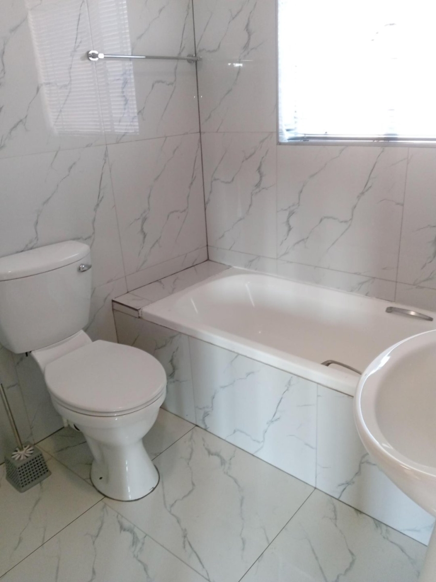 2 Bedroom Property for Sale in Eco Park Gauteng