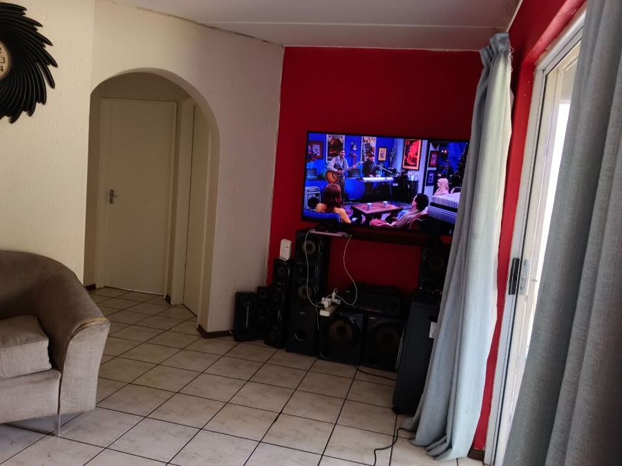 2 Bedroom Property for Sale in Bromhof Gauteng
