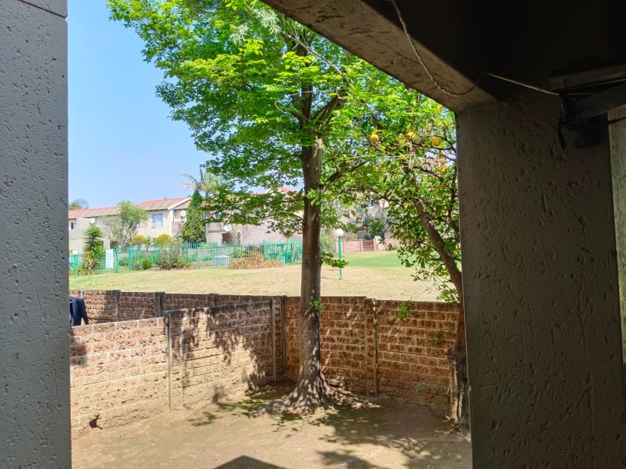 2 Bedroom Property for Sale in Bromhof Gauteng