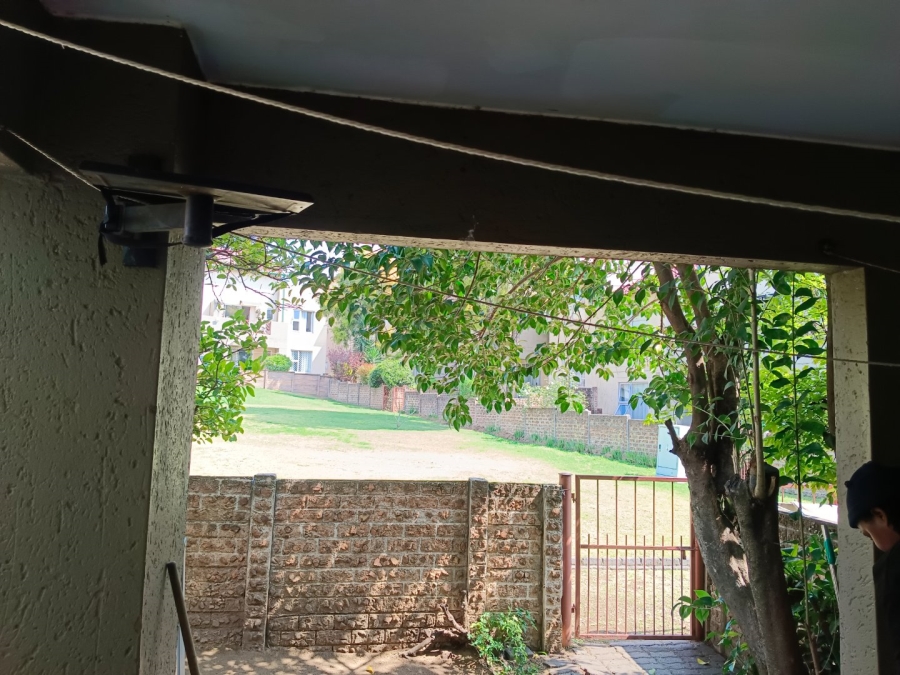2 Bedroom Property for Sale in Bromhof Gauteng