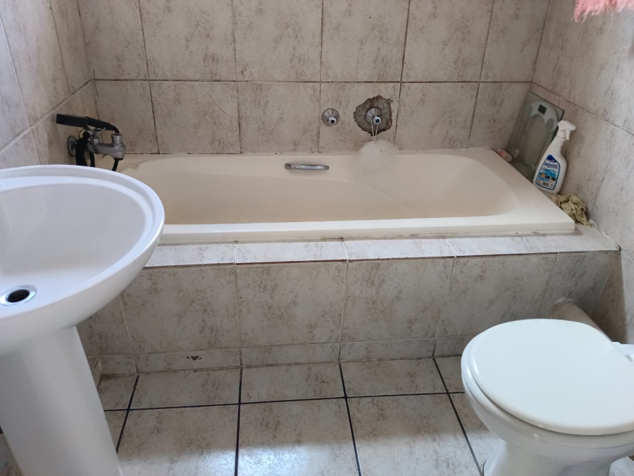 2 Bedroom Property for Sale in Bromhof Gauteng
