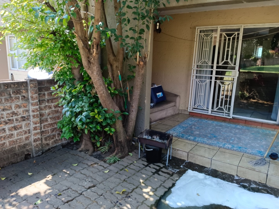 2 Bedroom Property for Sale in Bromhof Gauteng