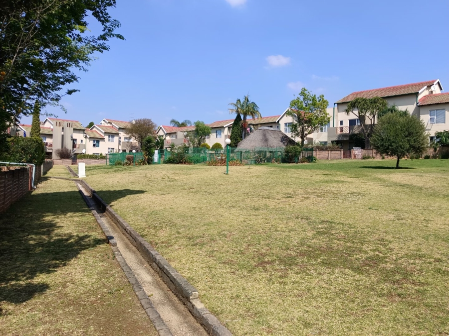2 Bedroom Property for Sale in Bromhof Gauteng