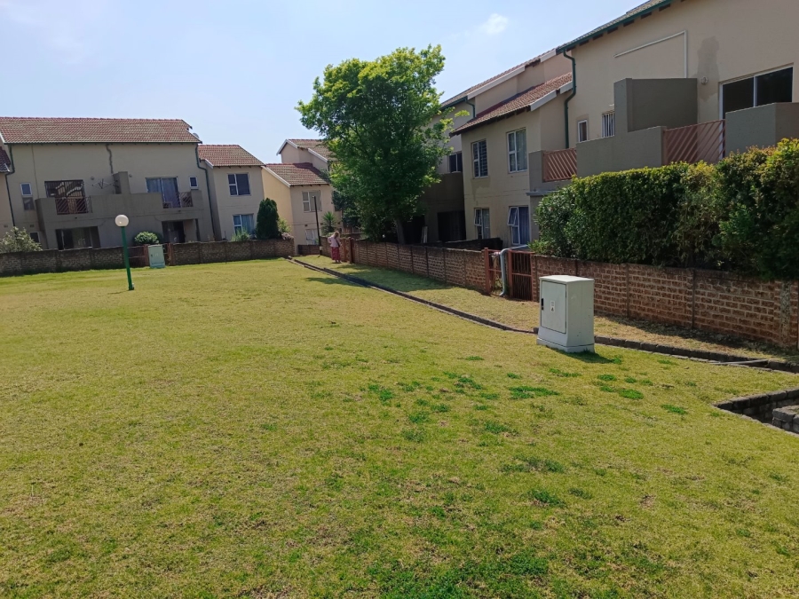 2 Bedroom Property for Sale in Bromhof Gauteng