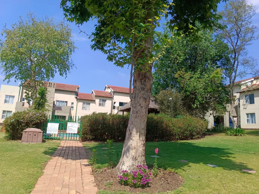 2 Bedroom Property for Sale in Bromhof Gauteng
