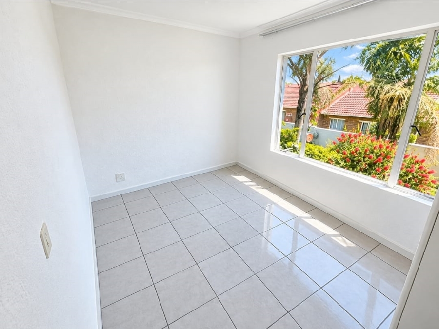 2 Bedroom Property for Sale in Glen Marais Gauteng