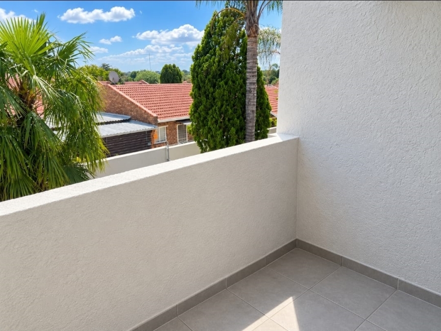 2 Bedroom Property for Sale in Glen Marais Gauteng