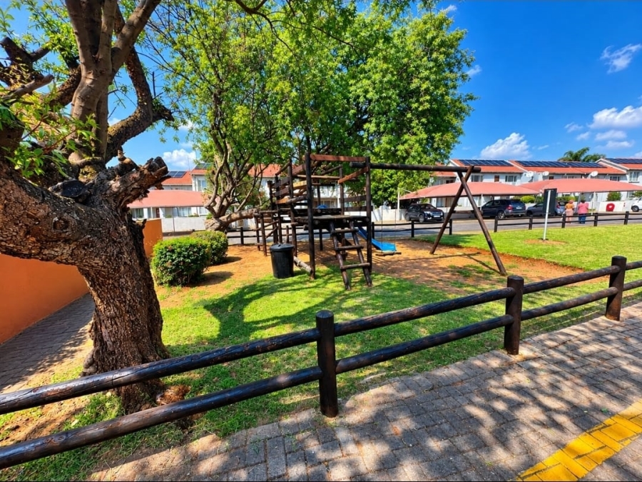 2 Bedroom Property for Sale in Glen Marais Gauteng