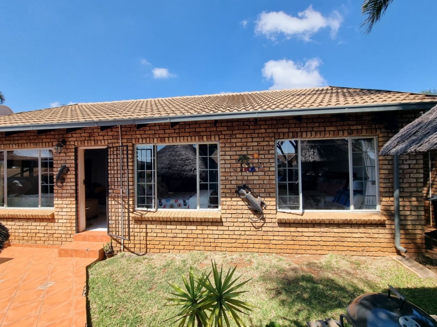2 Bedroom Property for Sale in Rooihuiskraal North Gauteng