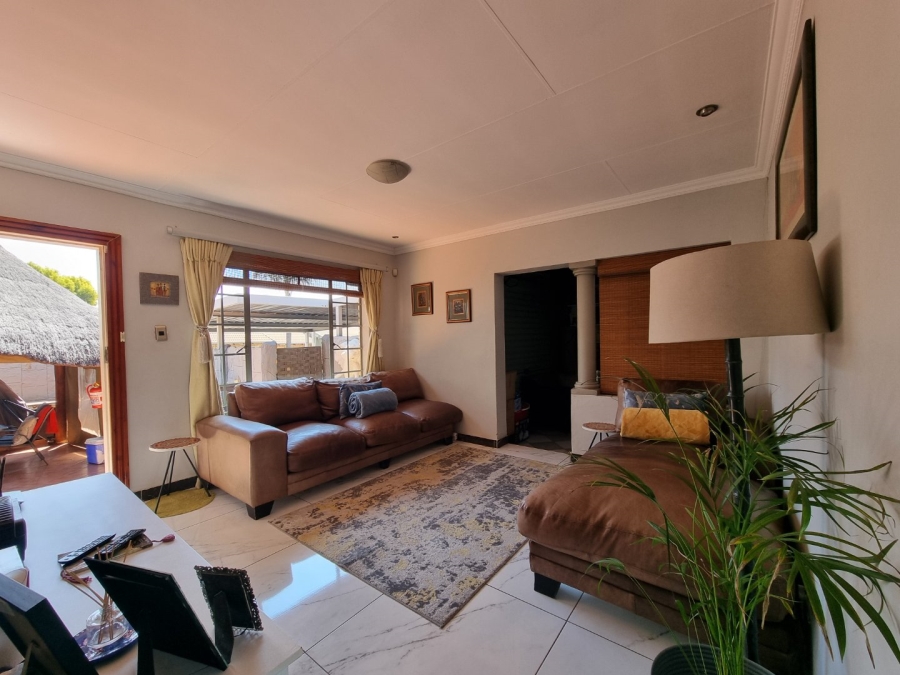 2 Bedroom Property for Sale in Rooihuiskraal North Gauteng