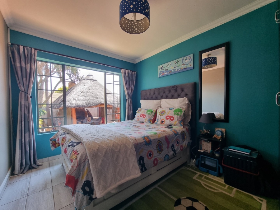2 Bedroom Property for Sale in Rooihuiskraal North Gauteng