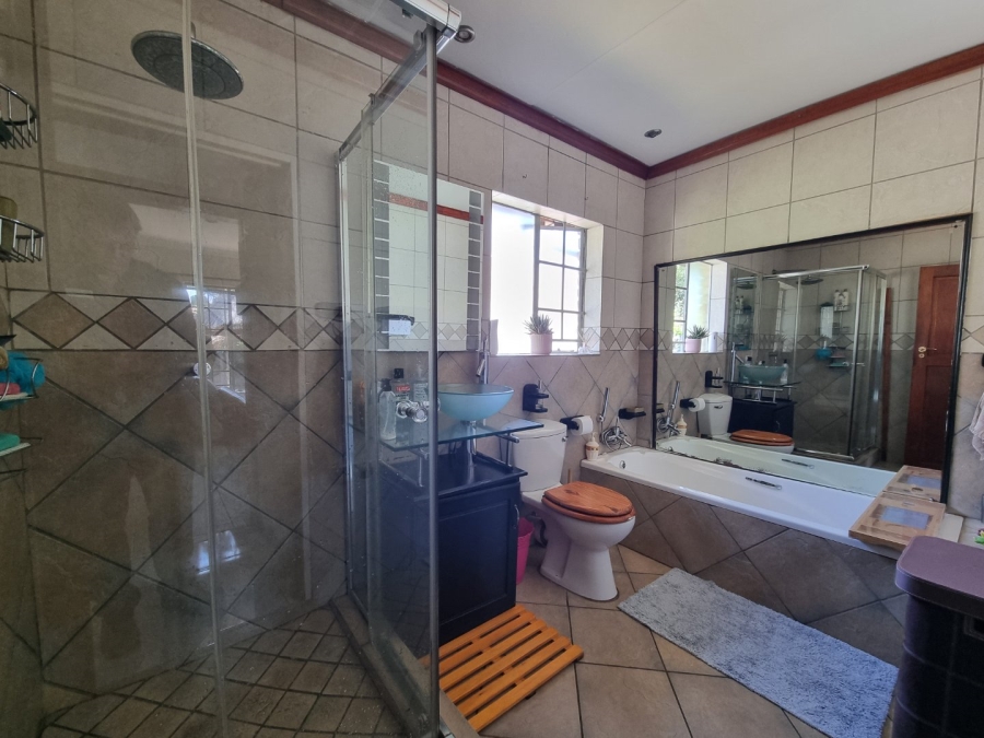 2 Bedroom Property for Sale in Rooihuiskraal North Gauteng