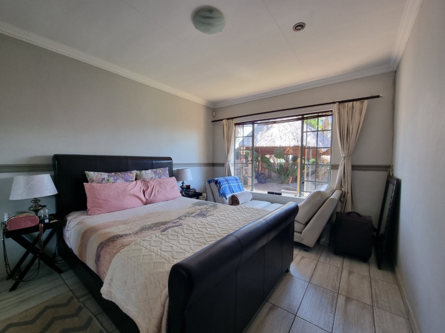 2 Bedroom Property for Sale in Rooihuiskraal North Gauteng