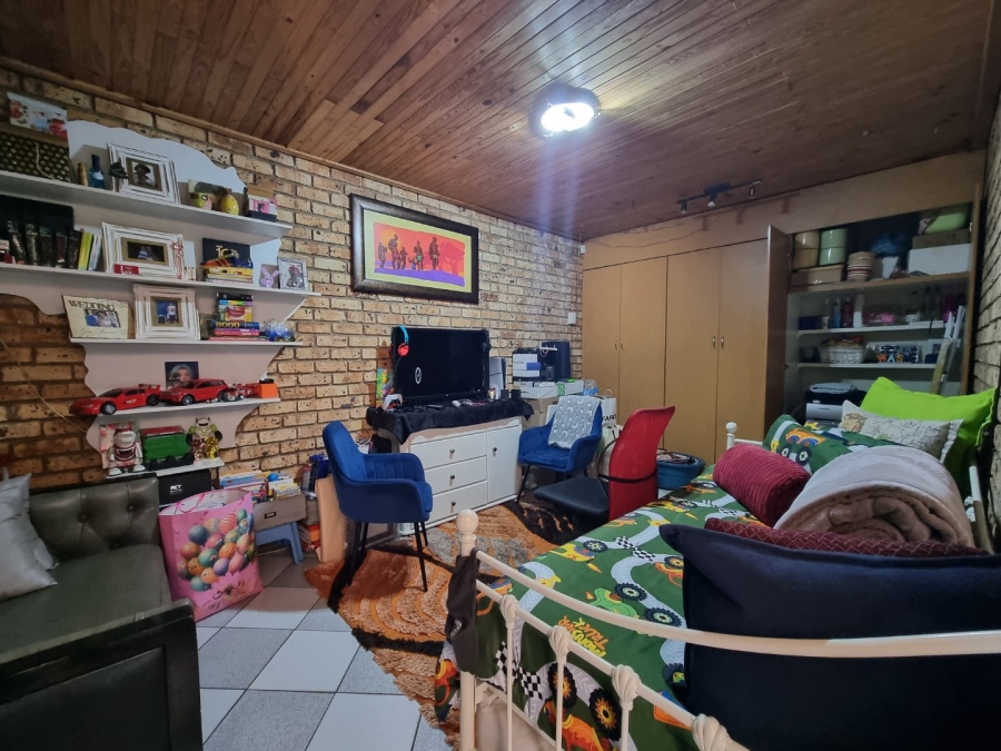 2 Bedroom Property for Sale in Rooihuiskraal North Gauteng