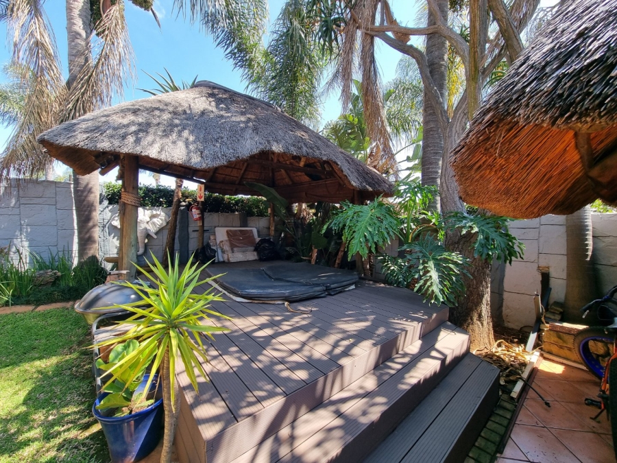 2 Bedroom Property for Sale in Rooihuiskraal North Gauteng