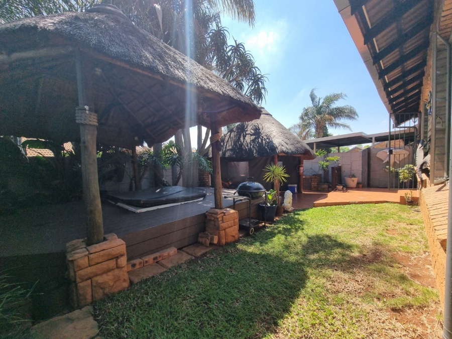 2 Bedroom Property for Sale in Rooihuiskraal North Gauteng