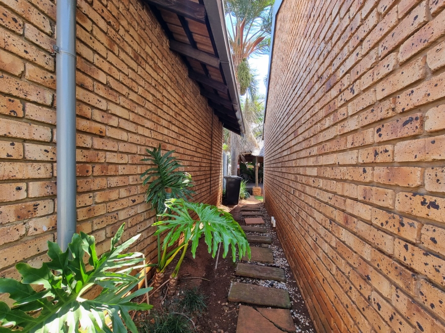2 Bedroom Property for Sale in Rooihuiskraal North Gauteng