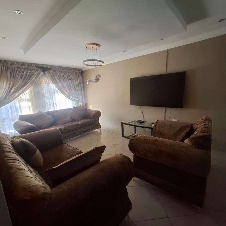  Bedroom Property for Sale in Pretoria North Gauteng