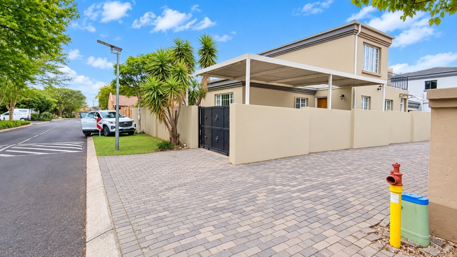 6 Bedroom Property for Sale in Amberfield Crest Estate Gauteng