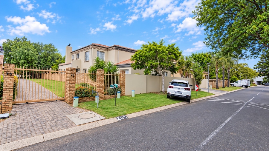 6 Bedroom Property for Sale in Amberfield Crest Estate Gauteng