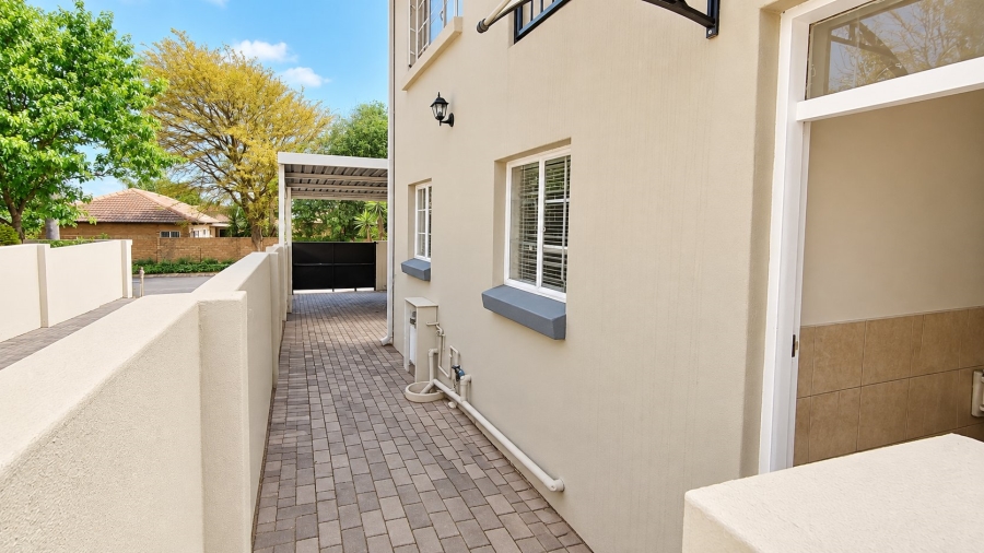 6 Bedroom Property for Sale in Amberfield Crest Estate Gauteng