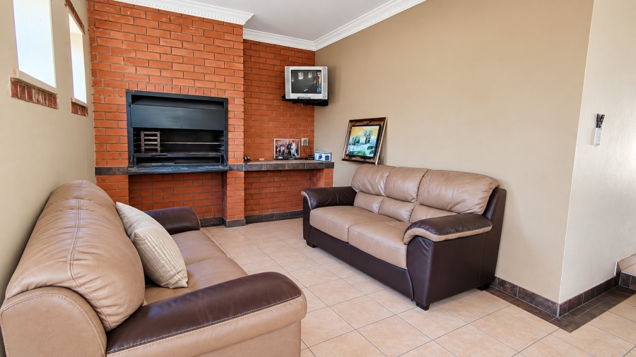 6 Bedroom Property for Sale in Amberfield Crest Estate Gauteng