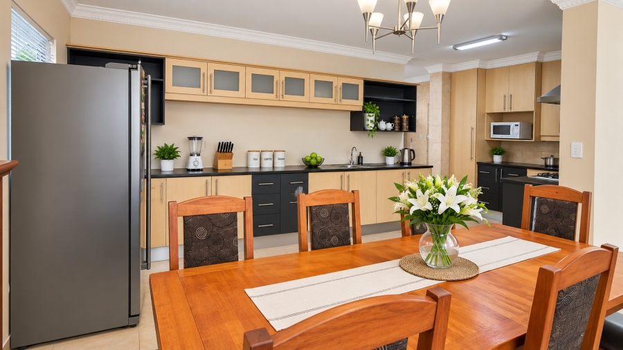 6 Bedroom Property for Sale in Amberfield Crest Estate Gauteng