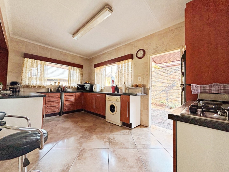 4 Bedroom Property for Sale in Eldoraigne Gauteng